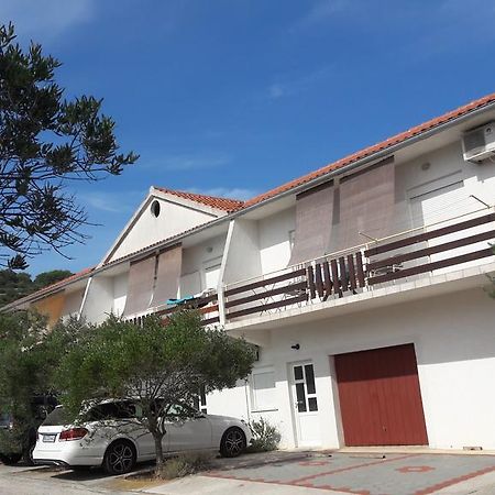Apartments Irena Božava Екстериор снимка