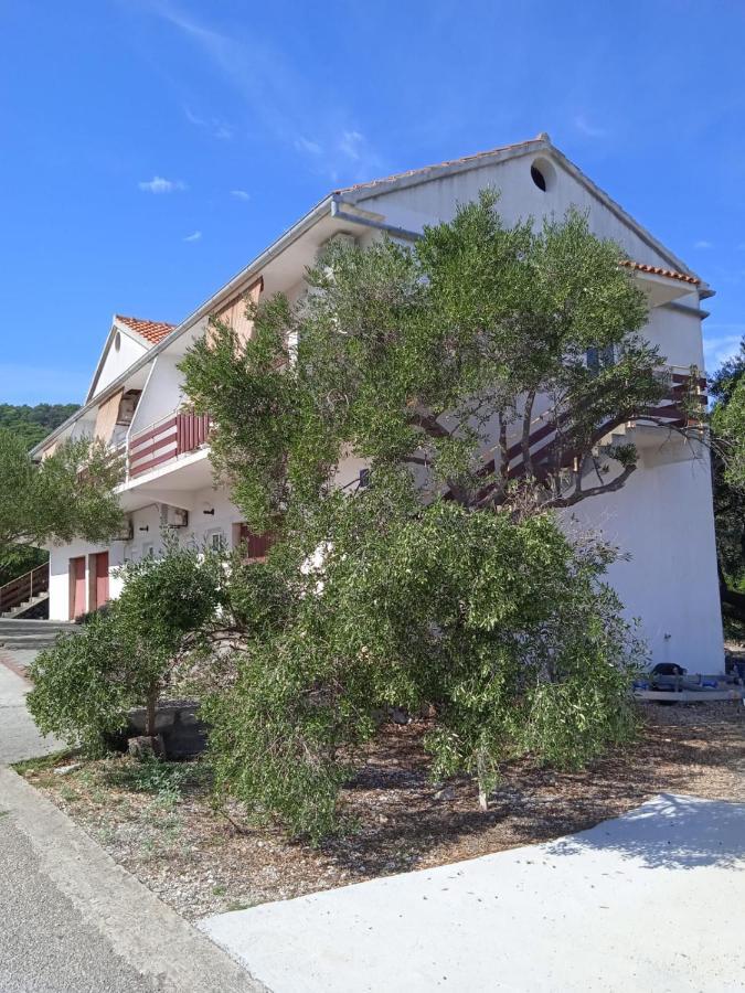 Apartments Irena Božava Екстериор снимка