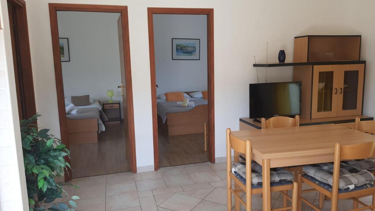 Apartments Irena Božava Екстериор снимка