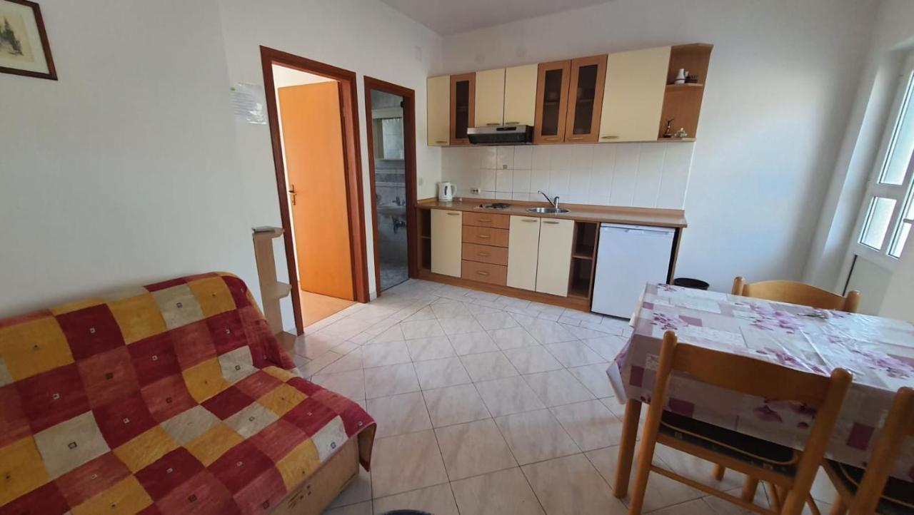 Apartments Irena Božava Екстериор снимка