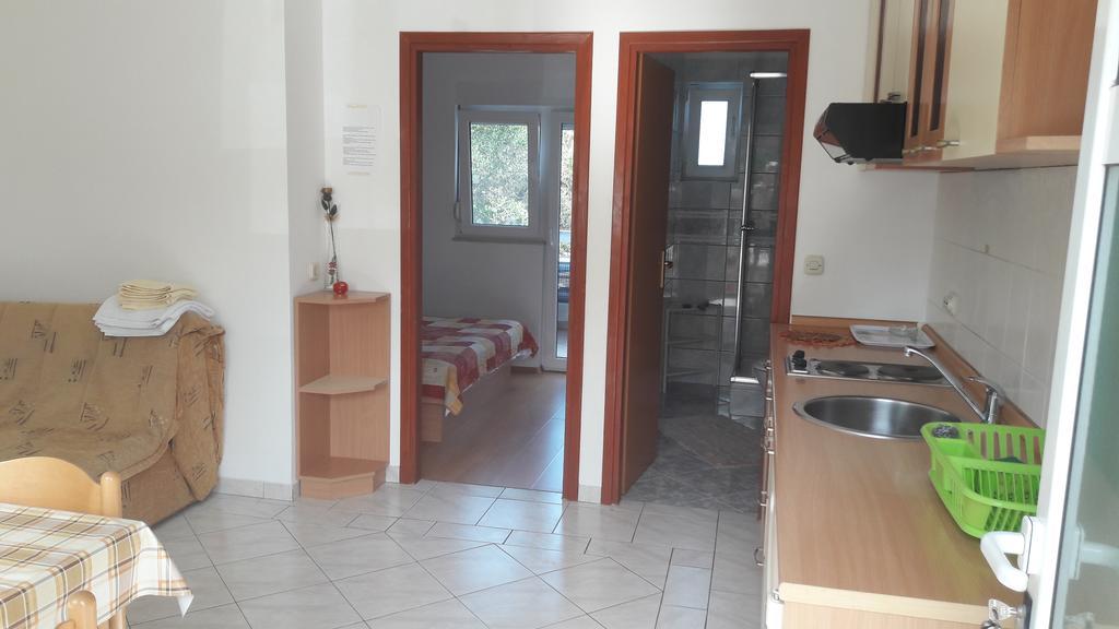 Apartments Irena Božava Екстериор снимка